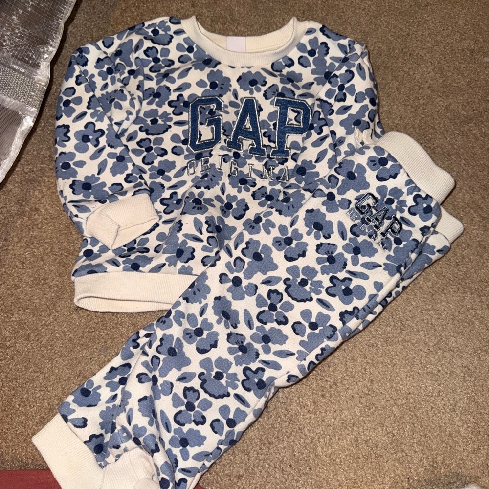GAP Kids Blue and Cream Floral sweatsuit set